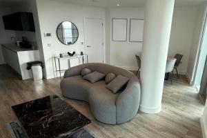3Bed Apt Sleeps 6 - City Central with Wifi