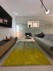 FLH - IVN Apartment near Binder Lake