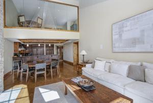 Vail Mountain View #402 condo