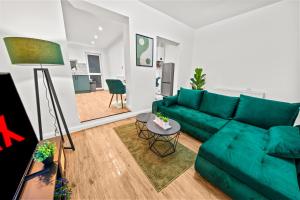 Olive Haus Stylish & Cosy 4BR By AltoLuxo Short Lets & Serviced Accommodation With Free Wifi & Parking