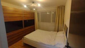 Urban Minimal Apartament - near Metro - free parking