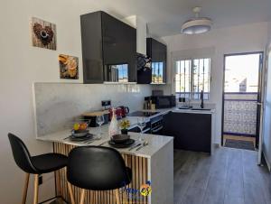 Sunny Getaway with Pool & Rooftop Views VM77