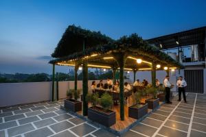 HOTEL UPTOWN - Luxury Restaurant & Rooftop Near Connaught Place