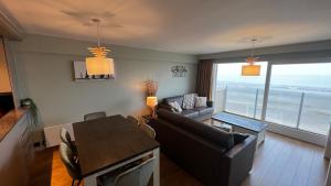 Uniek appartement met zeezicht en privé garage