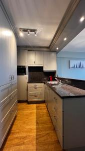 Uniek appartement met zeezicht en privé garage