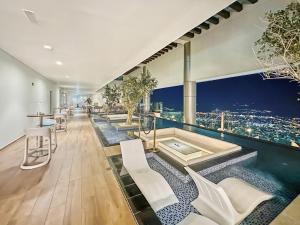 CH Burj Khalifa View Pool 1BR Paramount Escape