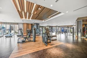 CH Burj Khalifa View Pool 1BR Paramount Escape