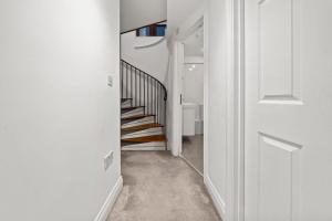 Harbour Suite Luxury Central 3BR House By AltoLuxo Short Lets Serviced Accommodation With Free Wifi & Parking