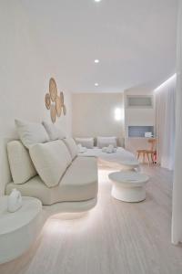 Radiant Voula Studio, a stones throw from the Sea