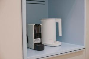 Radiant Voula Studio, a stones throw from the Sea