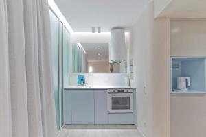 Radiant Voula Studio, a stones throw from the Sea