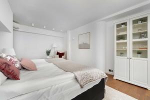 Family Apartment with 3 Bedrooms & Air Conditioning in the Centre of Wrocław by Noclegi Renters