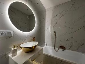 Nowe luksusowe Apartamenty MANUFAKTURA-Prywatny na wyłączność-Wanna-Zamykany ogrodzony Parking, Blok,Niskie pietro-cisza i spokój