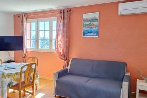 Apt 4 guests sea view pool & beaches