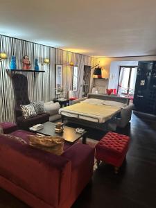 Apt Aurea Luxury Pantheon View