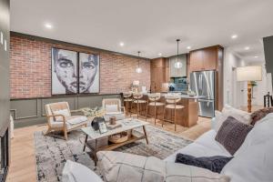 New Music City Loft-Style Stay with Rooftop Views