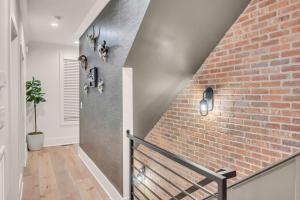 New Music City Loft-Style Stay with Rooftop Views