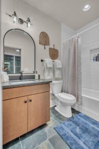 New Music City Loft-Style Stay with Rooftop Views