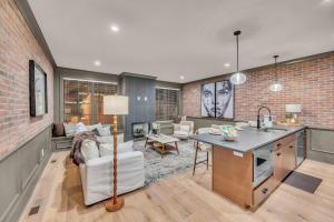 New Music City Loft-Style Stay with Rooftop Views