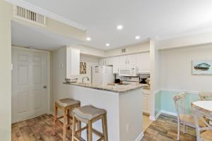 Colony Club Condos