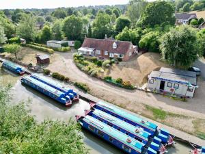 Waterside Cottage - Sleeps 11 on Grand Canal