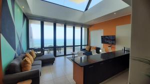 30 Degrees Strictly Family Luxury Penthouse with Sea & Sky views, Umdloti Beachfront