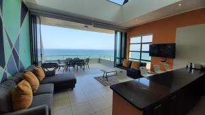 30 Degrees Strictly Family Luxury Penthouse with Sea & Sky views, Umdloti Beachfront