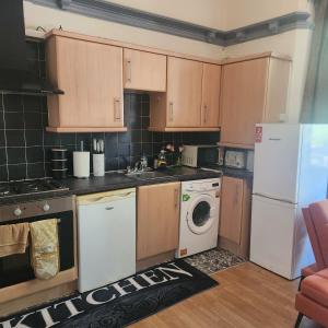 Tettenhall Road Retreat - Modern Apartment