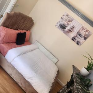 Tettenhall Road Retreat - Modern Apartment