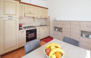 2 Bedroom Nice Home In Porchiano