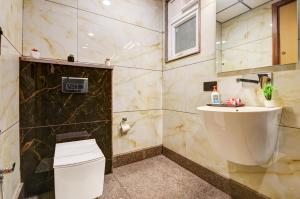 JS Residency Luxe Collection Hotel Near Nizamuddin Railway Station