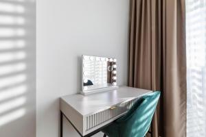 LIV Cashmere Nest w Balcony, AC & Free parking