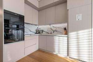 LIV Cashmere Nest w Balcony, AC & Free parking