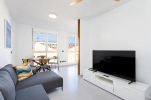 Home2Book Modern Retreat with Pool & Terrace