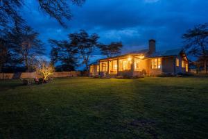 Yellow House 3-Bedroom Villa in Nature