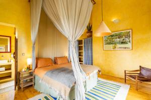 Yellow House 3-Bedroom Villa in Nature