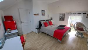 Halte détente chez Sylvie près A71 Bourges - chambres avec sauna, billard, repas sur demande