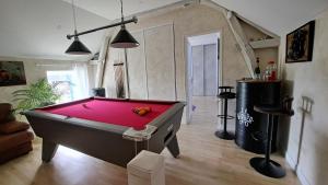 Halte détente chez Sylvie près A71 Bourges - chambres avec sauna, billard, repas sur demande