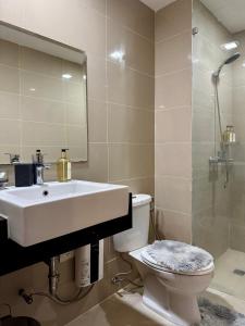 Venice Canal View with Balcony near BGC and Airport 10c