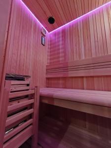 Deluxe One-Bedroom Apartment