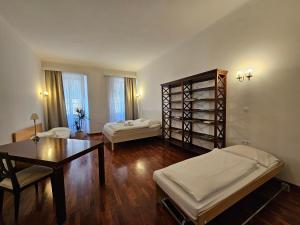 Historic Townhouse Apartment Tina by City Hall