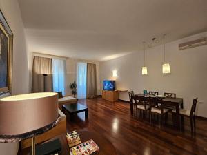 Historic Townhouse Apartment Tina by City Hall