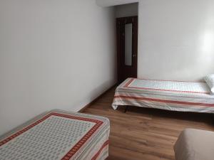 Acogedora habitación privada en piso familiar con baño compartido