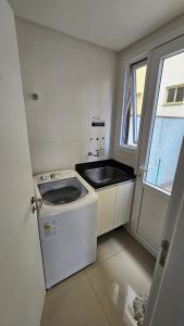 Apartamento de frente, PRÉDIO NOVO, centro da cidade e próximo a praia