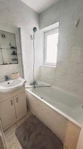 Bright 2 bed flat in Islington