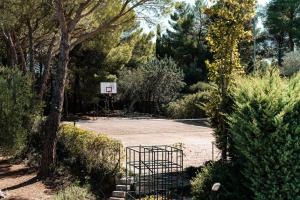 HelloAPULIA The Olive Retreat - Family Villa with Pool and Tennis, minutes from Local Dining, Pet Friendly