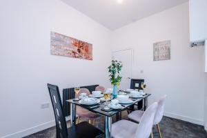 Spacious 6BR House Sleeps 15 Perfect for Contractors Large Groups Parking