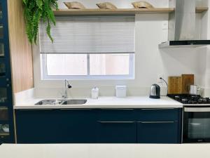 Rua 292 - 3 suites com 3 vagas garagem á 150mt da praia