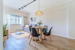 modern 2-room downtown area for 4 people