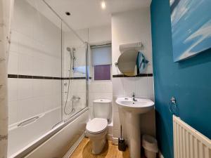 Doulton House Long Stays Free Parking Book Now